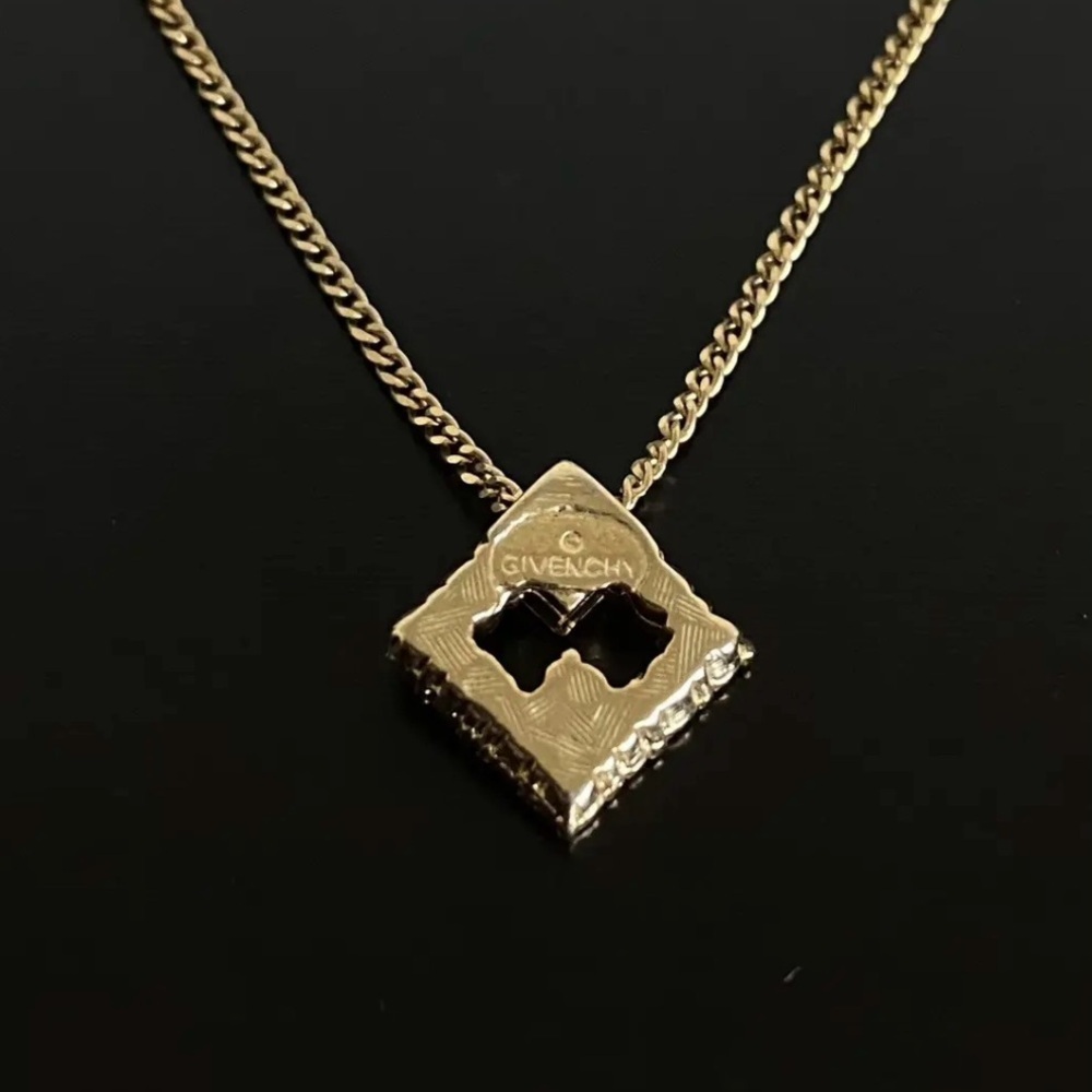 GIVENCHY 
Vintage Crystal G Pendant Necklace - Picture 3 of 12